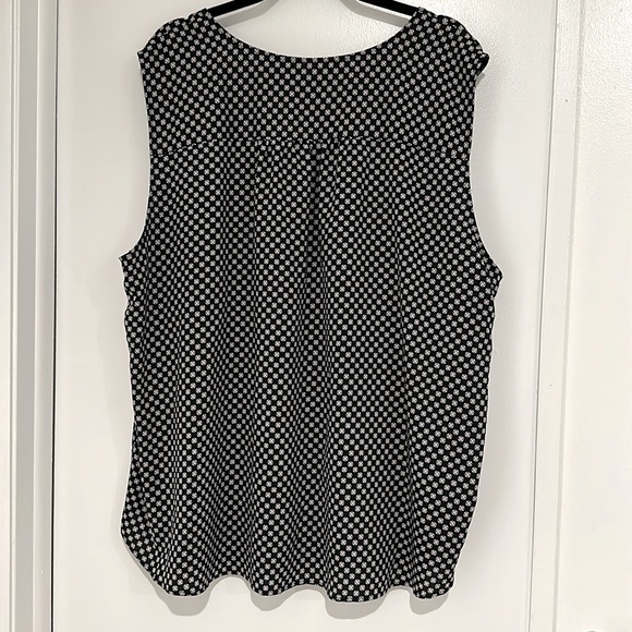 LOFT 26 Plus Black w/flower design & Swing Sleeveless Double-Layer Shell - Picture 4 of 5